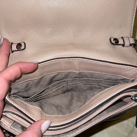 Michael Kors crossbody in Ballet - Picture 5 of 7